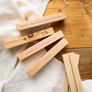 Kartenhalter Zirbenholz mit Personalisierung