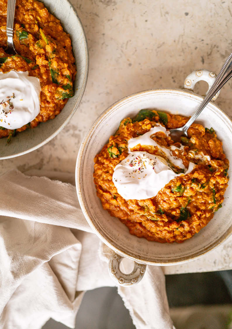 Rote Linsen Dal mit Blattspinat vegan